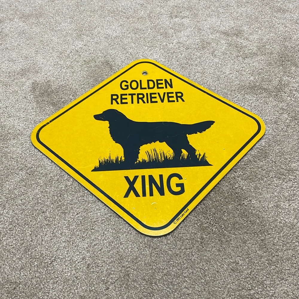 Metal Golden Retriever Crossing Sign